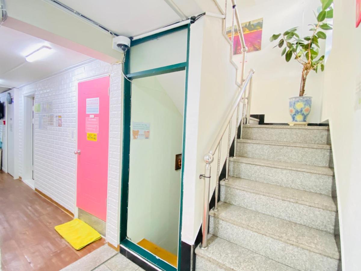 Aroha Guesthouse Seoul Station Esterno foto